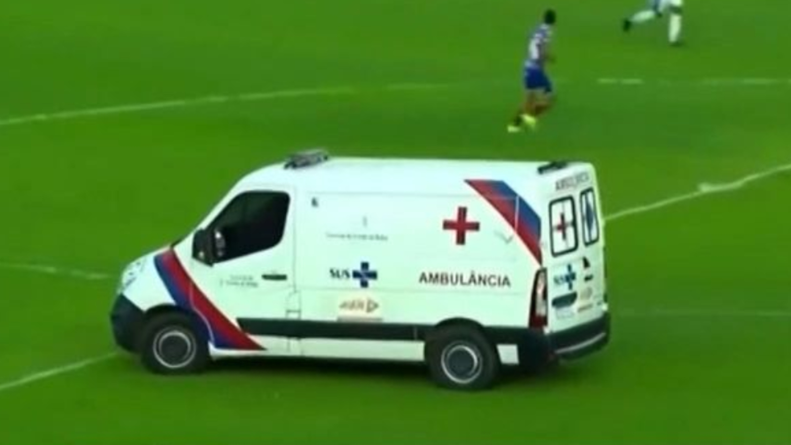 Βραζιλία: Ασθενοφόρο μπήκε στον αγωνιστικό χώρο την ώρα του ματς (vid)