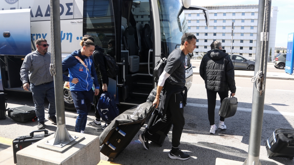 Το monobala.gr στην αναχώρηση της Εθνικής για τη μάχη στην Τιφλίδα (vid)