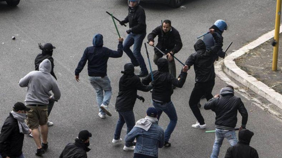 Συμπλοκή οπαδών έξω από το «Ολίμπικο» λίγες ώρες πριν το Ρόμα- Λάτσιο