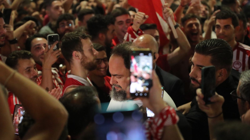 Ο ισχυρός άνδρας έφτασε περίπου στις 04:30 και αποθεώθηκε από τον κόσμο
