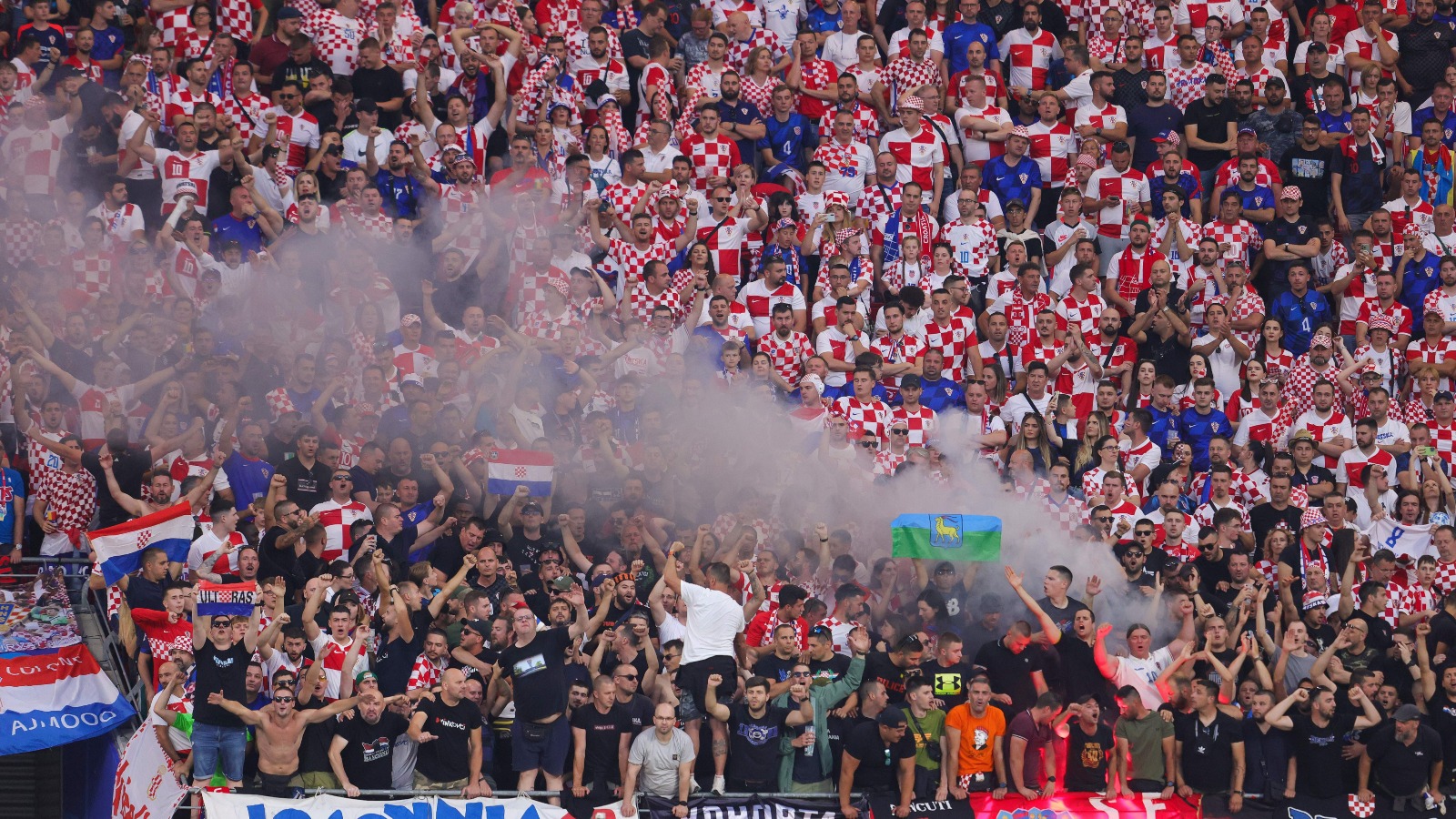 «Καμπάνα» της UEFA στην Κροατία για τη συμπεριφορά των οπαδών της στον αγώνα με την Ιταλία