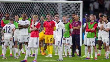 Οι παίκτες της Αγγλίας μετά τον χαμένο τελικό του Euro κόντρα στην Ισπανία
