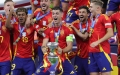 Οι παίκτες της Ισπανίας πανηγυρίζουν την κατάκτηση του Euro 2024