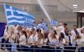 Δείτε τη στιγμή που η Αντιγόνη Ντρισμπιώτη και ο Γιάννης Αντετοκούνμπο εμφανίστηκαν στον Σηκουάνα κρατώντας την ελληνική σημαία