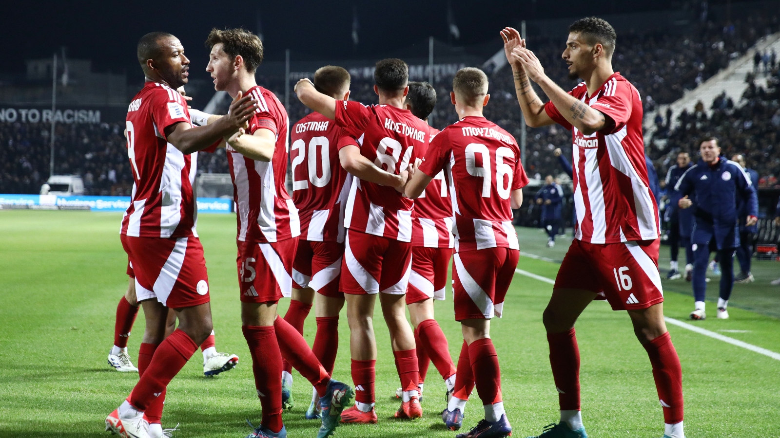 https://monobala.gr/wp-content/uploads/2024/11/olympiakos-3-1.jpg