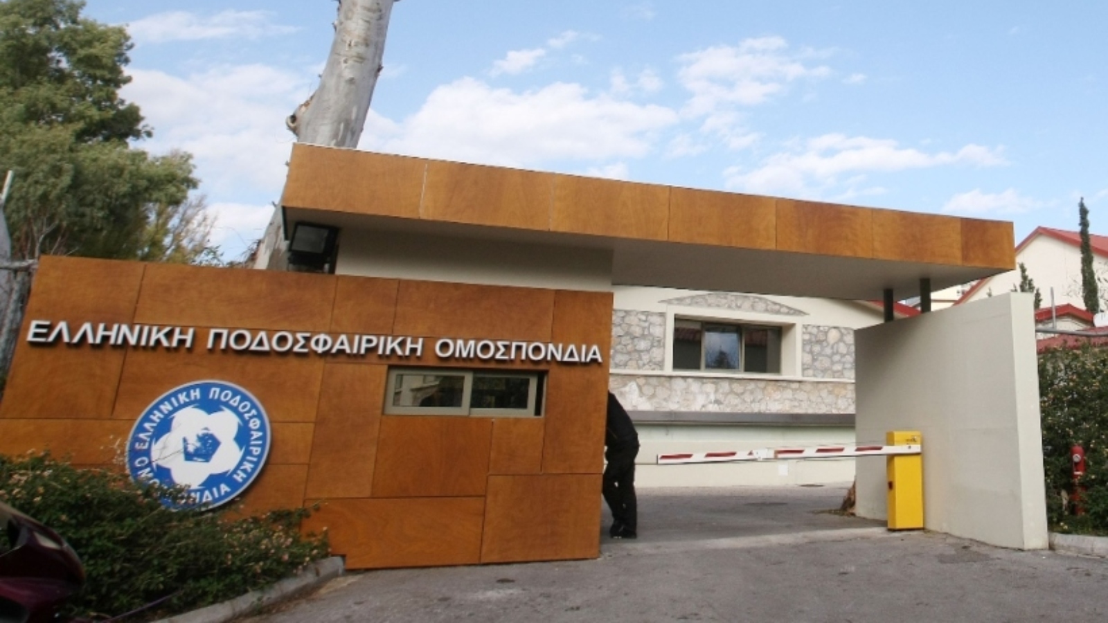 «Στην αυριανή μάζωξη του Γιαννάκη θα προσφερθούν και δώρα»! (ηχητικό)