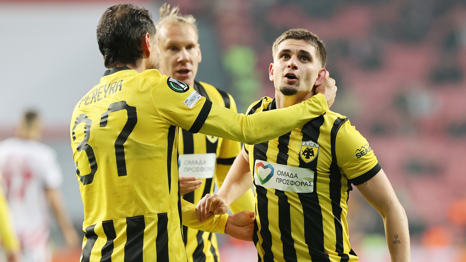 Η Κραϊόβα παίζει με την ΑΕΚ, αλλά για έναν περίεργο λόγο ο πρόεδρός της ασχολείται με τον… Ολυμπιακό!