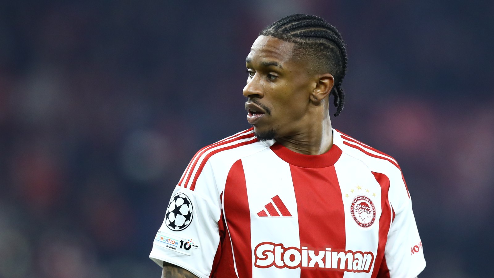 Στο επίκεντρο ο Μαρινάκης: Αιχμές της Εστρέλα Αμαδόρα για τη μεταγραφή του Αντρέ Λουίζ στον Ολυμπιακό