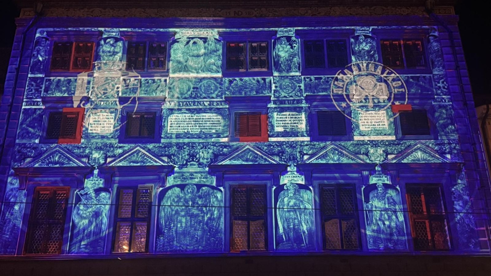 Τρομερές εικόνες – Το Δημαρχείο στο Πλζεν προαναγγέλει τη ρεβάνς του «τριφυλλιού» (video)